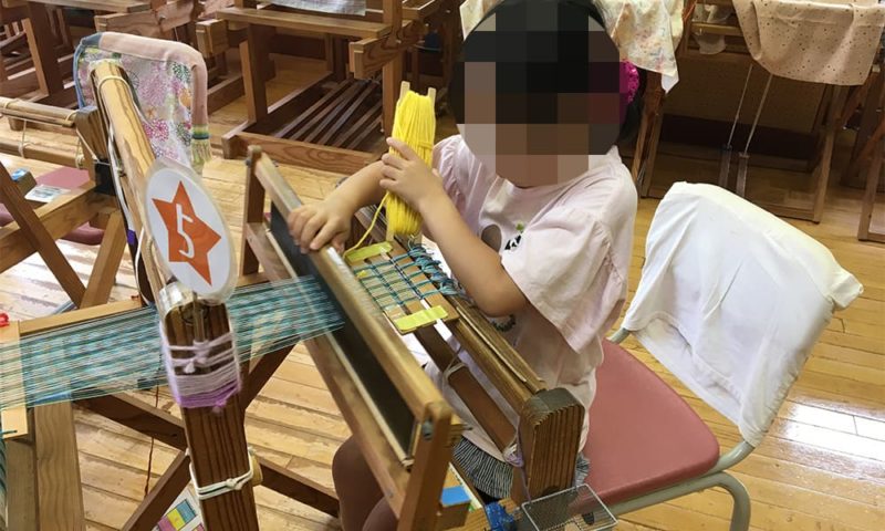 はたおりトントン体験中1