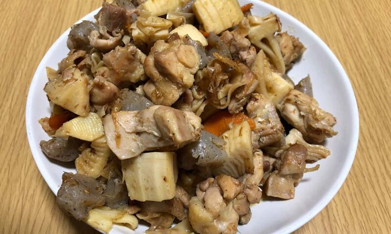 タケノコと鶏肉とこんにゃくの炒め煮
