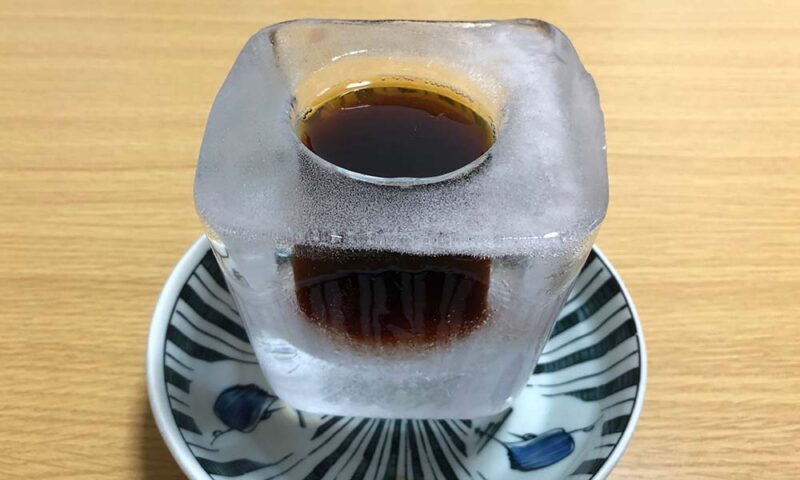 自作した氷の器アイスコーヒー
